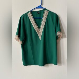Xl SHEIN green short sleeve top with tan detail trim